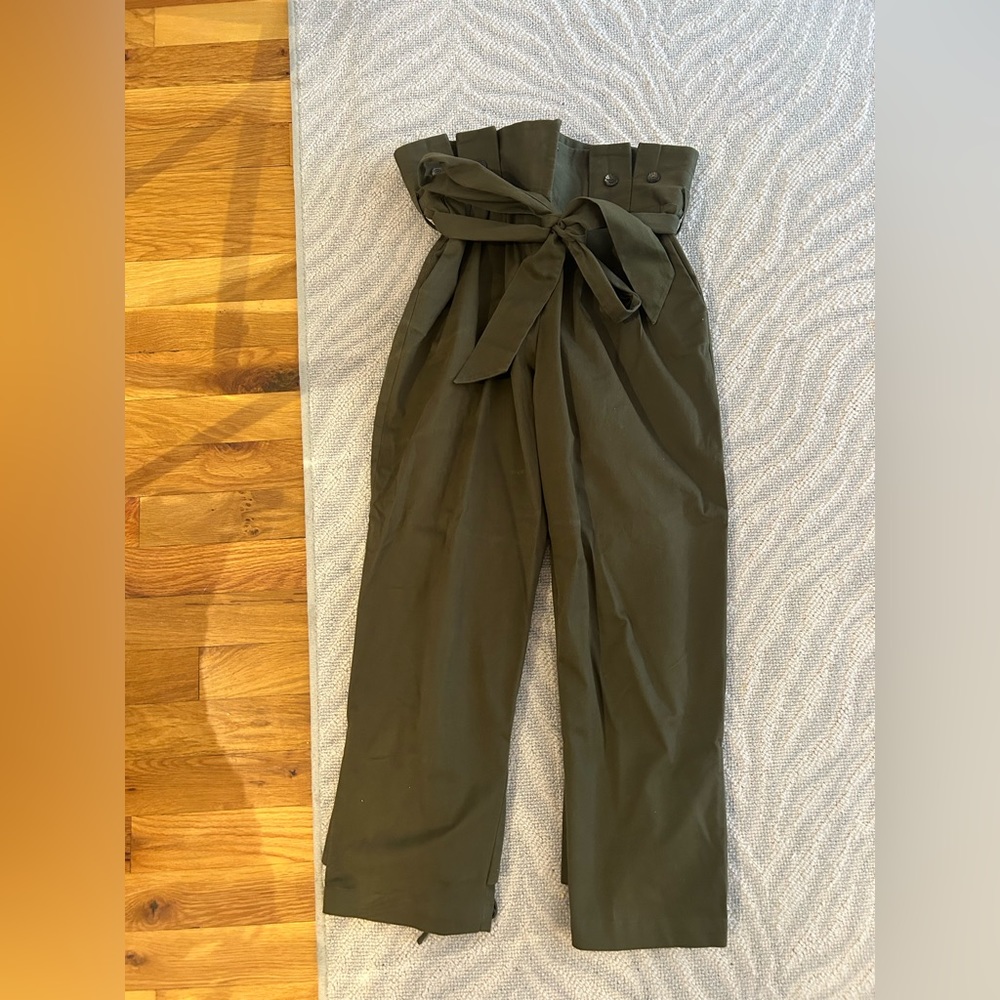 Fame and Partners Green Cropped Pants